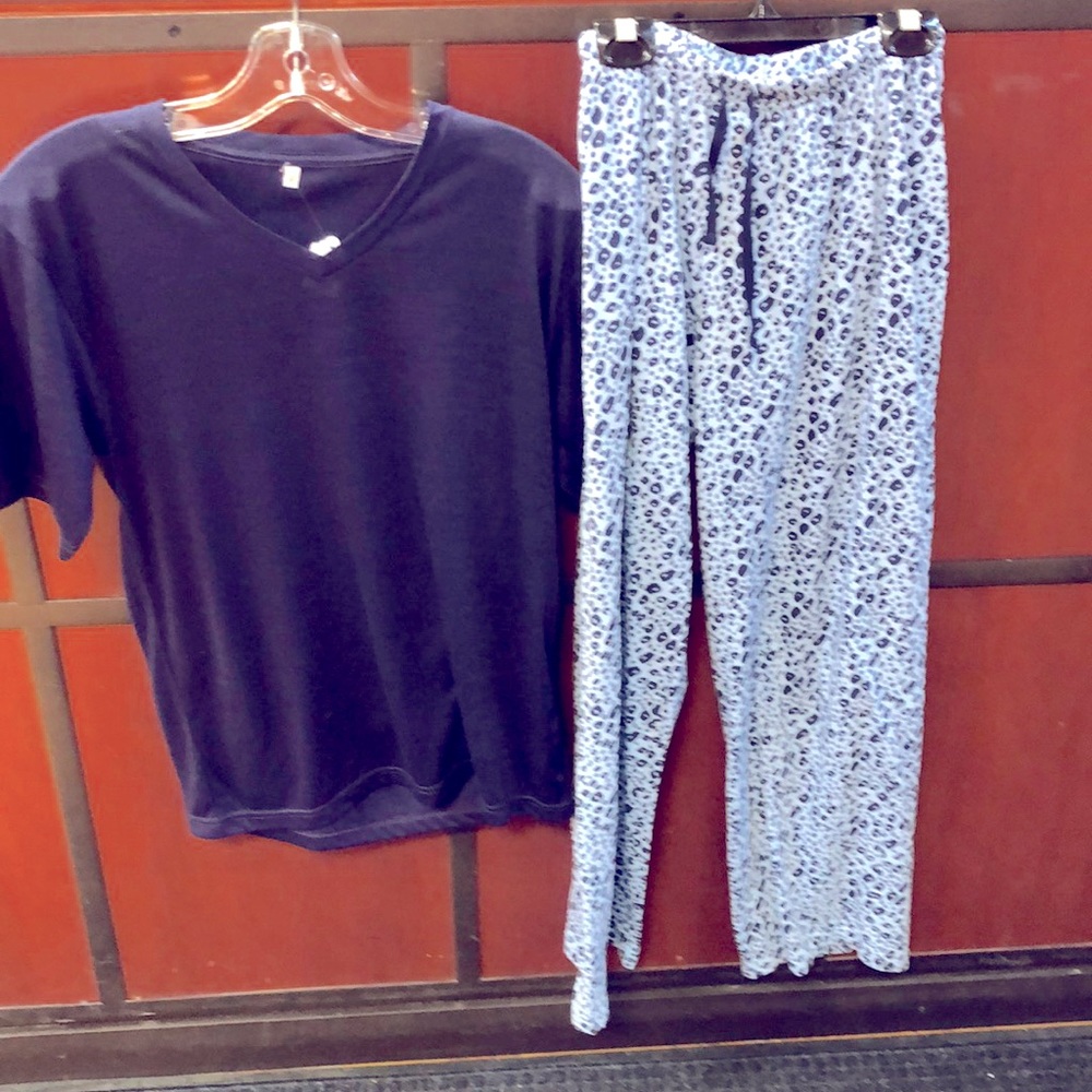 Women’s Cotton Short Sleeve Two Piece Set( Top is M and the Pants is a Small )